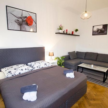 Exlusive Apartment Paris Style Прага Экстерьер фото